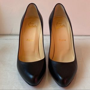 SOLD - Slightly worn Christian Louboutin black heels! Gorgeous on!!